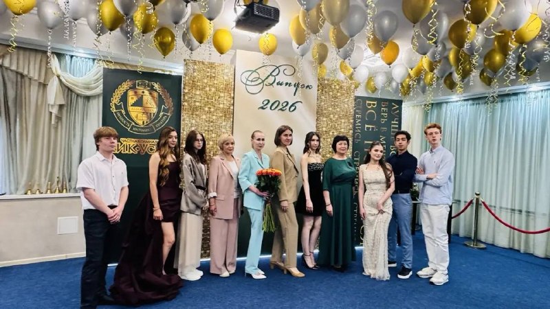 Вручение аттестатов выпускникам photo 02 - Вручение аттестатов выпускникам