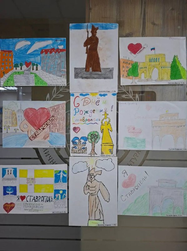 tg 4802 photo 03 - Гимназисты &laquo;ЛИК-Успех&raquo; поздравили Ставропольский край и его административный центр с днём&hellip;
